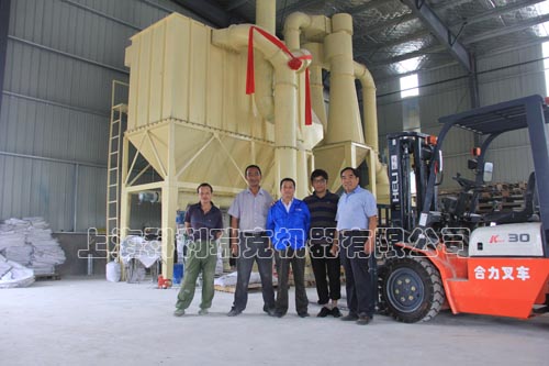 张家港白云石磨粉机现场